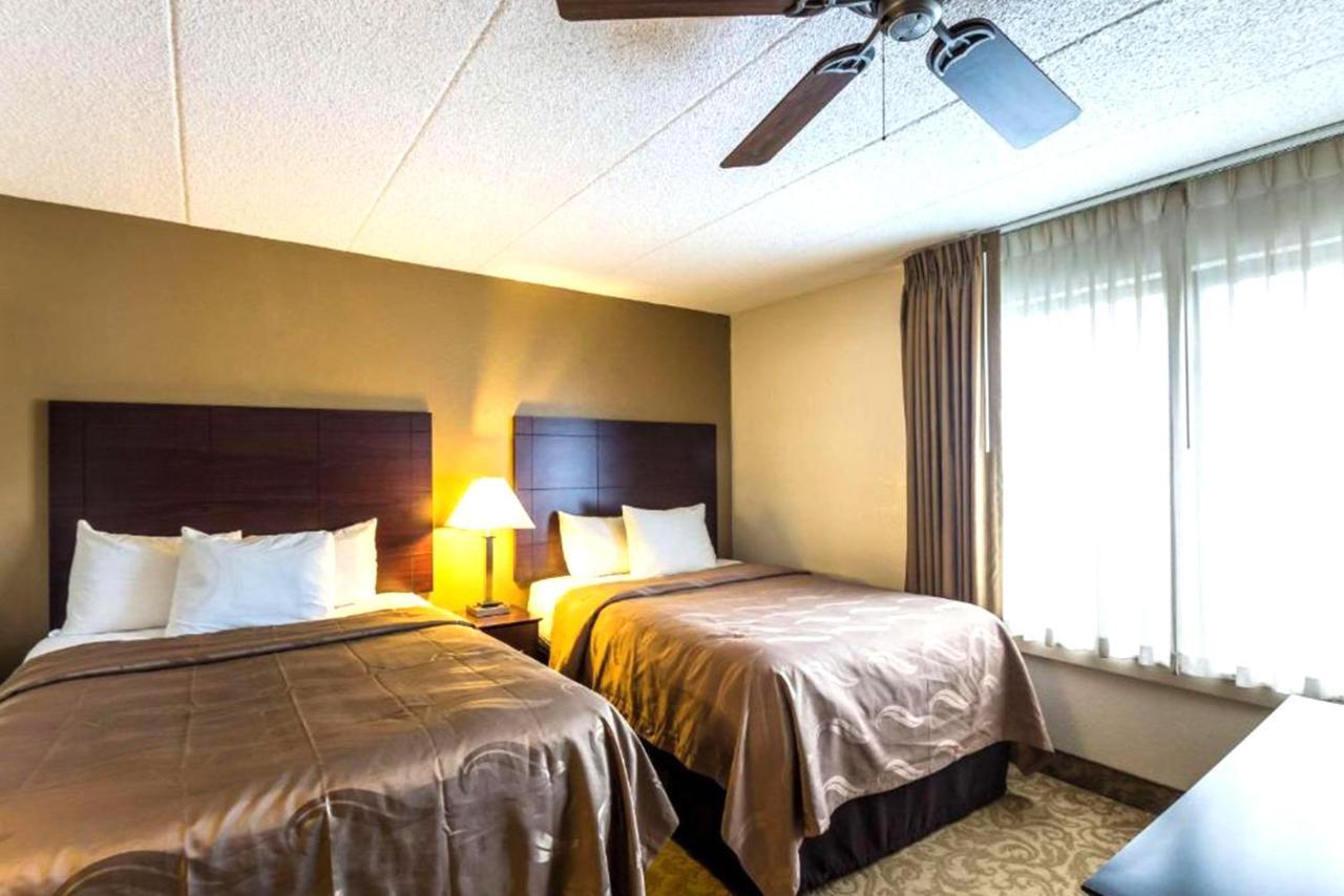 Norwood Inn & Suites Milwaukee Extérieur photo