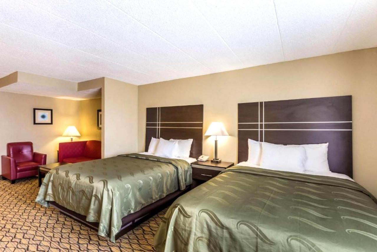 Norwood Inn & Suites Milwaukee Extérieur photo